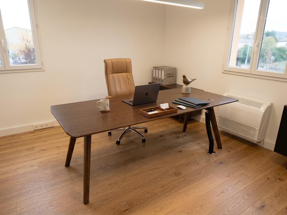 Espace de travail aménagé par Côté BURO